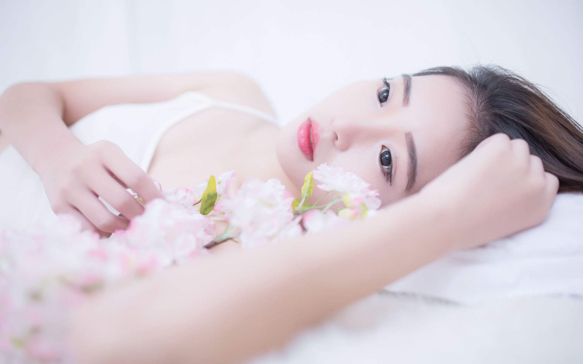 王沪宁出席全方位扩大国内需求调研协商座谈会